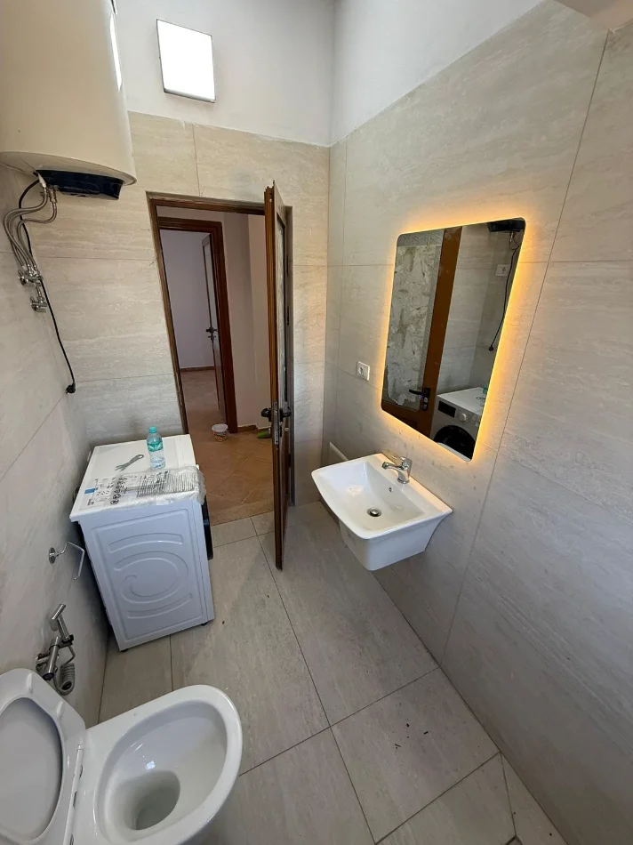 Tirane, jepet me qera apartament 3+1 Kati 4, 99 m² 550 € (Marin Barleti)