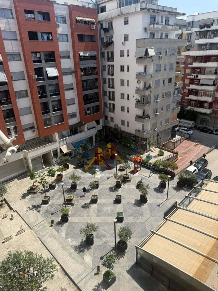 Tirane, jepet me qera apartament 2+1+Ballkon Kati 6, 90 m² 450 € (Rruga Mikel Maruli Astir)