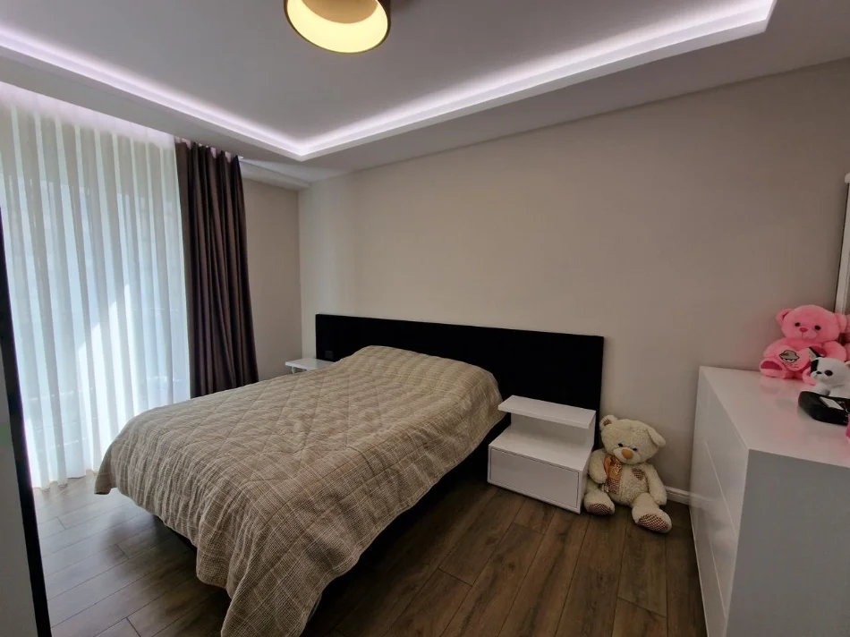 Tirane, jepet me qera apartament 3+1+Ballkon Kati 5, 135 m² 1.100 € (fusha aviacionit)