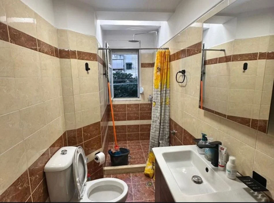 Tirane, jepet me qera 1+1 Kati 3, 60 m² 600 € (Rruga Muhamed Gjollesha)