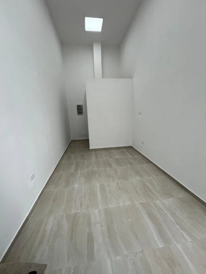 Tirane, jepet me qera dyqan Kati 0, 22 m² 350 € (Kosovareve)