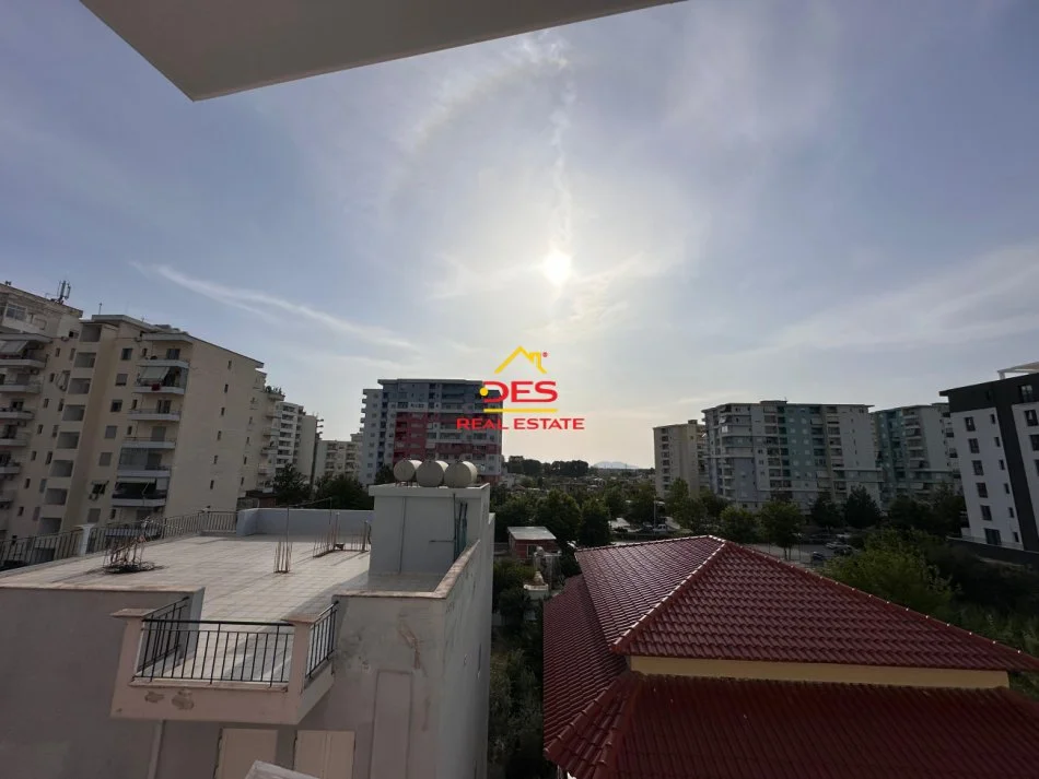 Vlore, shitet apartament 2+1+Ballkon Kati 4, 102 m² 180.000 € (Rruga Çajupi)