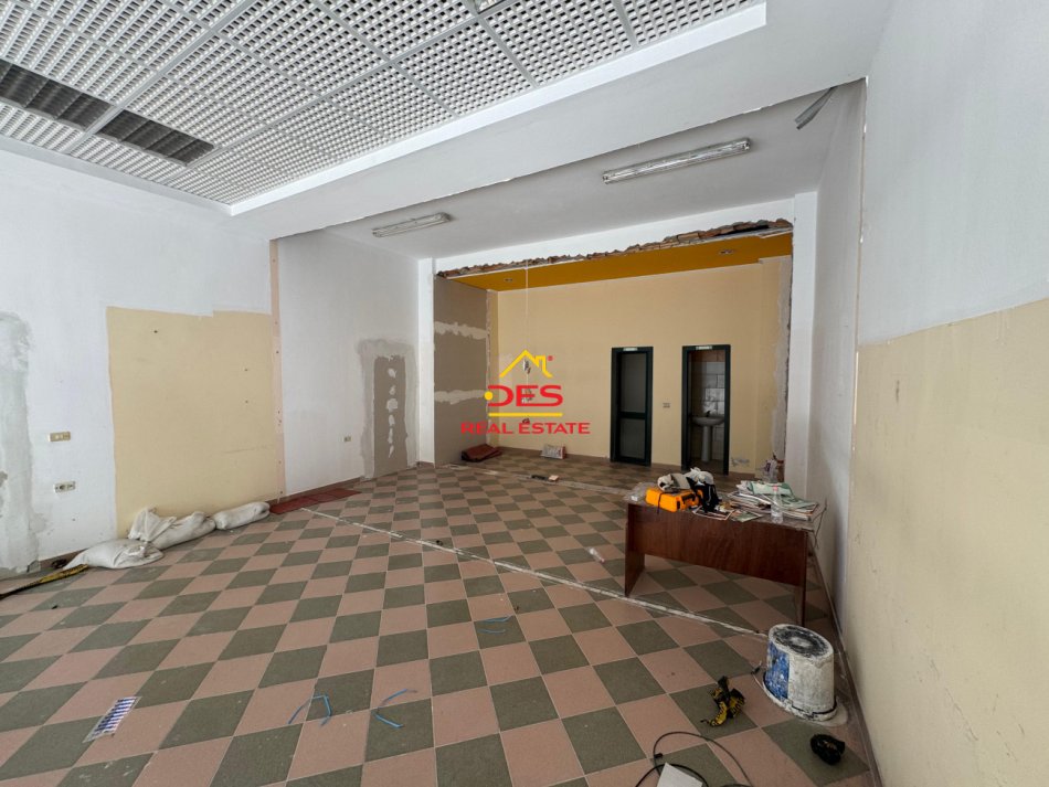 Vlore, jepet me qera ambjent biznesi Kati 0, 53 m² 600 € (Rruga Sadik Zotaj)