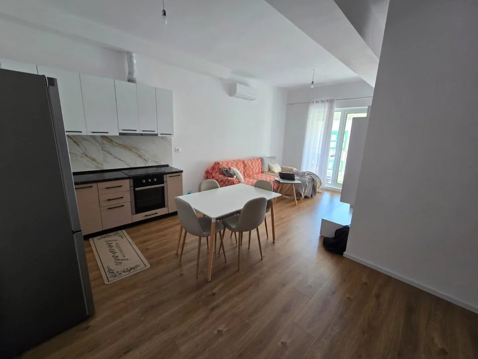 Tirane, shitet apartament 2+1+Ballkon Kati 6, 88 m² 143.000 € (Ali Demi)