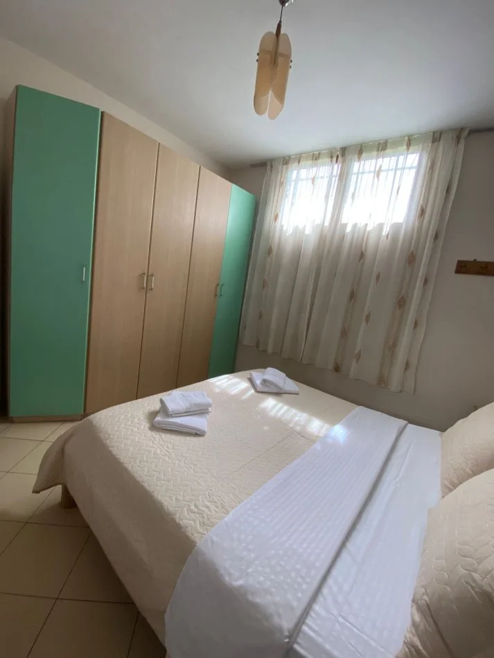 Tirane, jepet me qera apartament 3+1+Ballkon Kati 1, 80 m² 800 € (Bulevardit “Zogu i Parë”, Tiranë)
