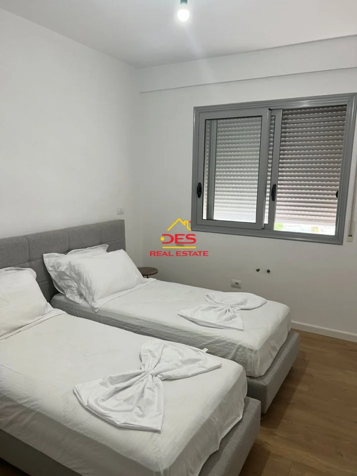Vlore, jepet me qera apartament 2+1+Ballkon Kati 9, 109 m² 600 € (Rruga Fiqirete Musta)