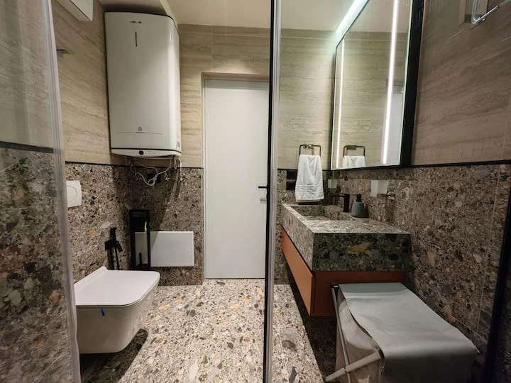 Tirane, jepet me qera apartament 1+1 Kati 3, 60 m² 600 € (9 Kateshet)