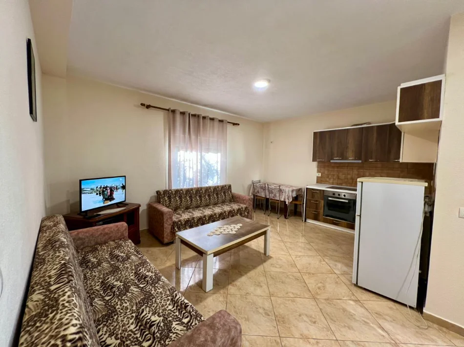 Tirane, jepet me qera apartament 1+1+Ballkon Kati 1, 70 m² 300 € (Rruga Pjeter Budi)
