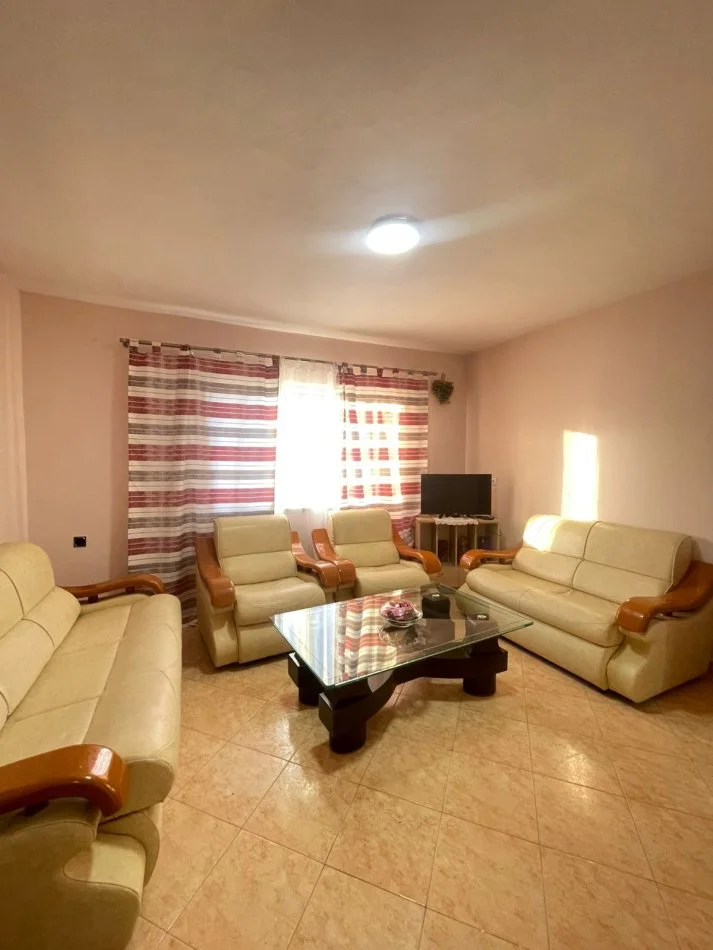 Tirane, jepet me qera apartament 2+1+Ballkon Kati 5, 90 m² 500 € (Selite prane Mullirit te Vjeter)