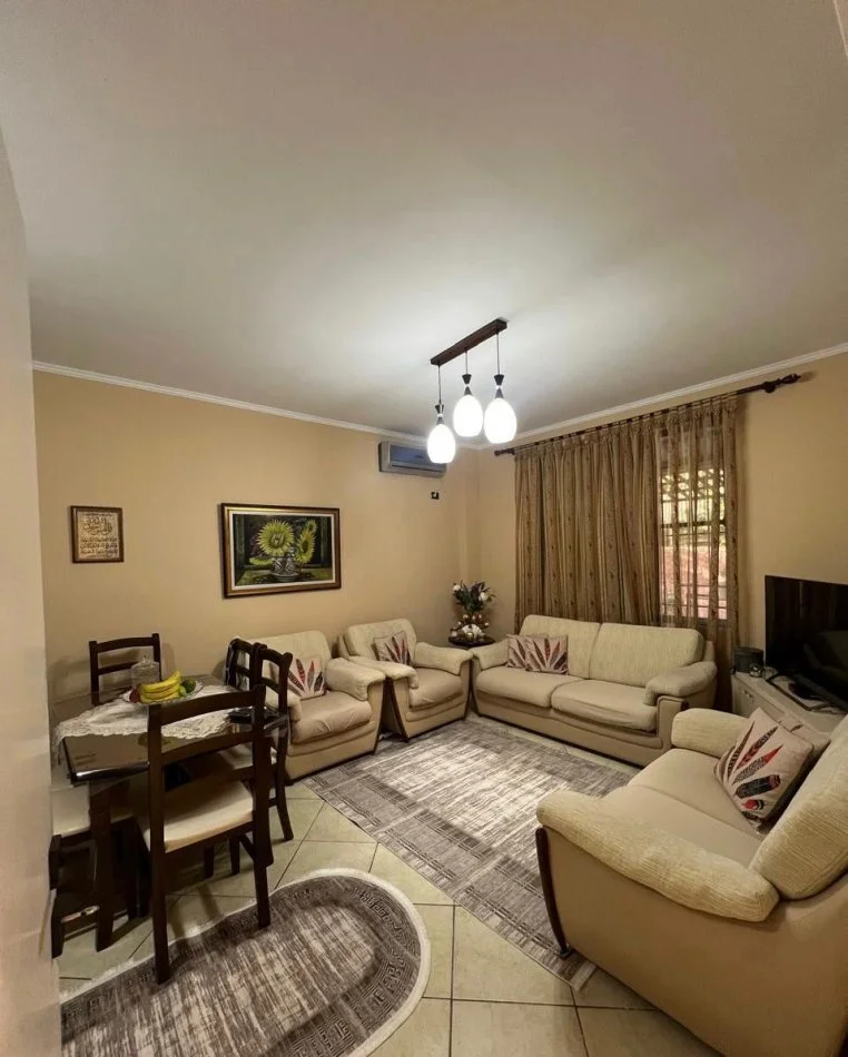 Tirane, jepet me qera apartament 2+1 Kati 1, 95 m² 500 € 