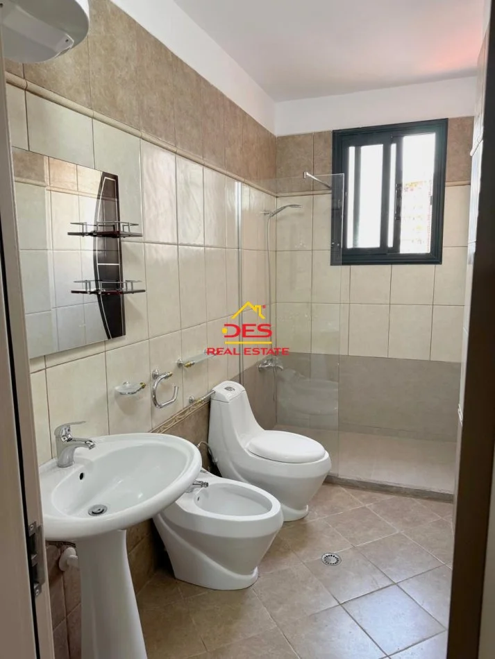 Vlore, jepet me qera apartament 2+1+Ballkon Kati 5, 90 m² 500 € (Rruga Gjergj Arianiti)