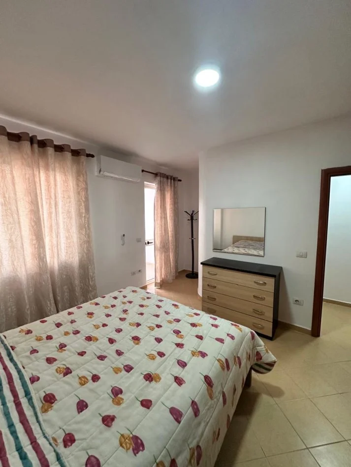 Tirane, jepet me qera apartament 2+1 Kati 5, 450 € (Bulevardi Migjeni)