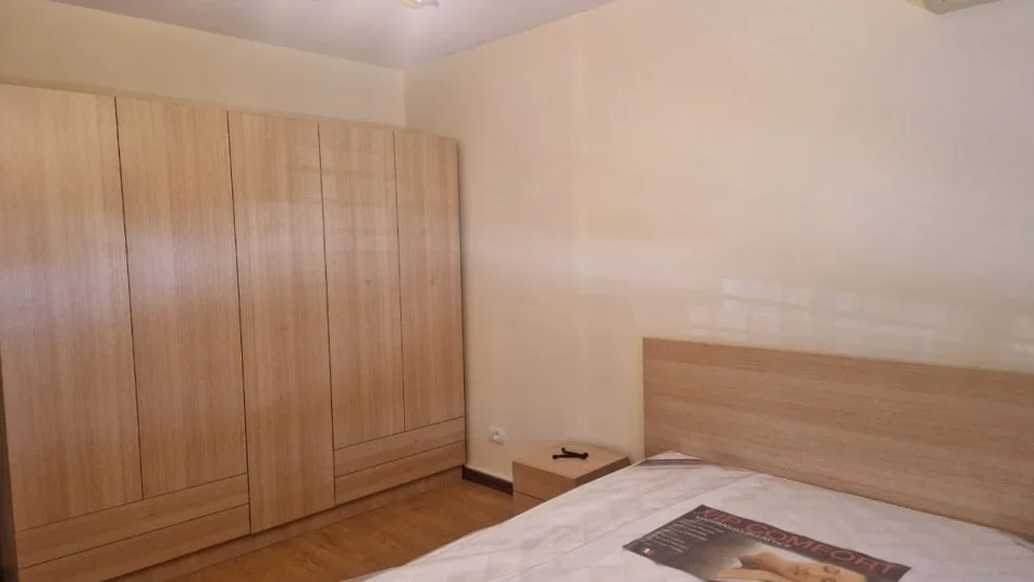 Tirane, jepet me qera apartament 2+1 Kati 1, 74 m² 500 € (Hysen Gjura)