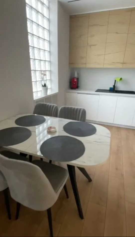 Tirane, jepet me qera apartament 1+1 Kati 5, 61 m² 730 € (Mbrapa Ambasades Amerikane) OPP54099