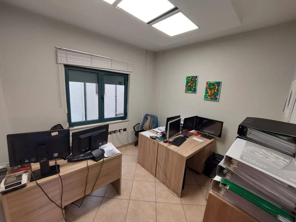 Tirane, jap me qera apartament 3+1+Ballkon, Kati 6, 150 m² 1,500 € (Ismail Qemali)