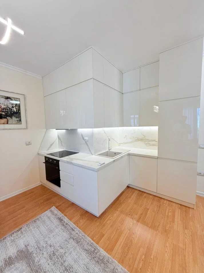Tirane, jepet me qera apartament 2+1+Ballkon Kati 4, 100 m² 1.200 € (Rruga e kosovareve)