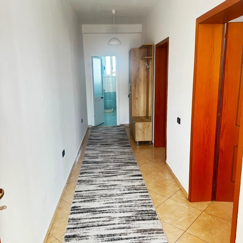 Tirane, jepet me qera apartament 1+1 Kati 4, 85 m² 500 € (5 Maj mbrapa Concordit)