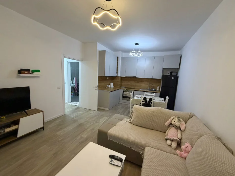 Tirane, jepet me qera apartament 1+1 Kati 5, 60 m² 530 € (Bar oslo brryli)