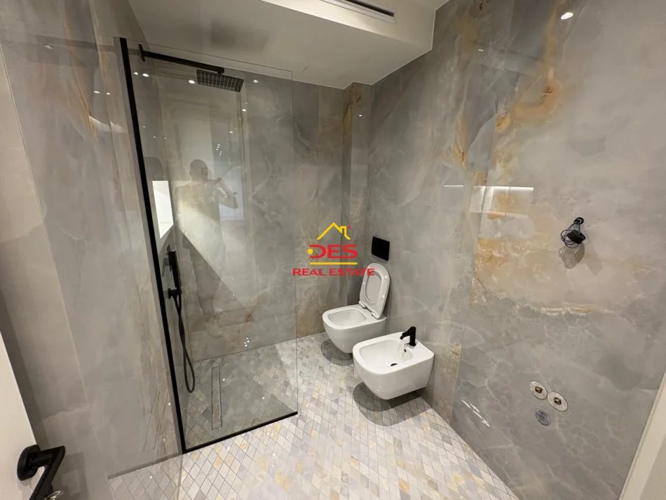 Vlore, shitet apartament 2+1+Ballkon Kati 4, 85 m² 144.500 € (Rruga Pelivan Leskaj)