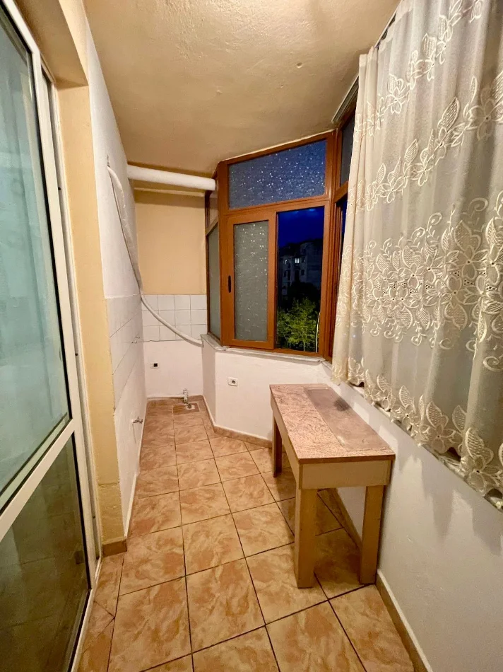 Tirane, jepet me qera apartament 2+1 Kati 2, 70 m² 600 € 