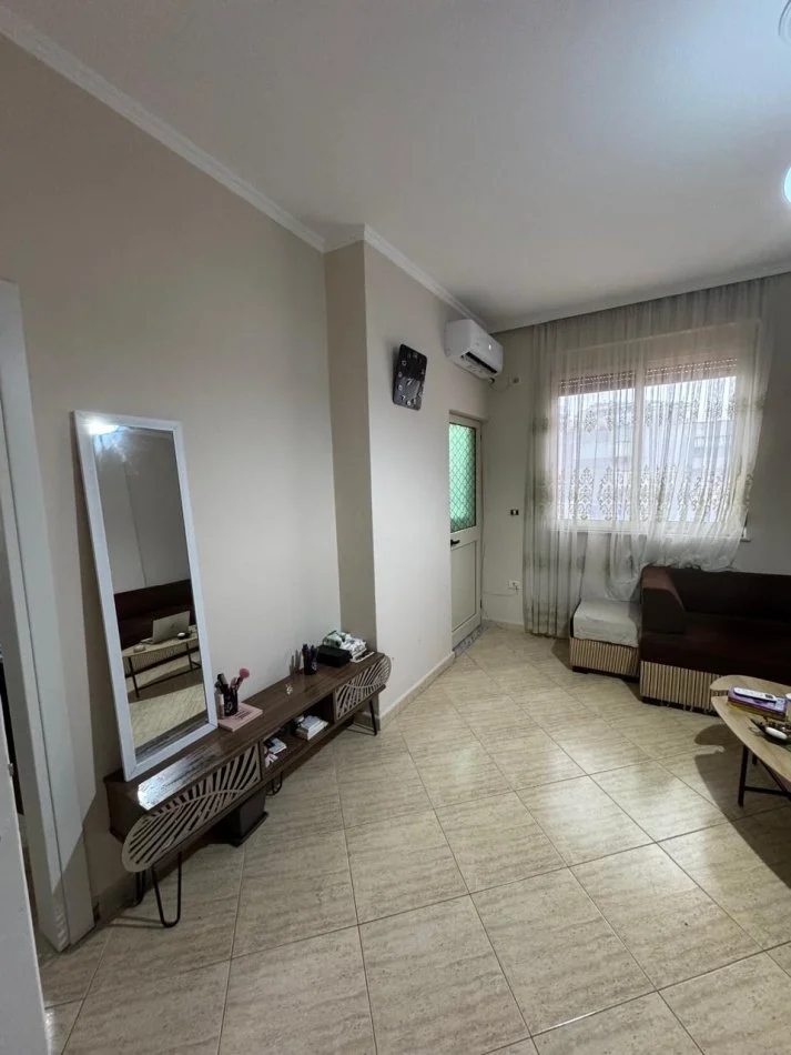 Durres, jepet me qera apartament 2+1 Kati 4, 85 m² 400 € 