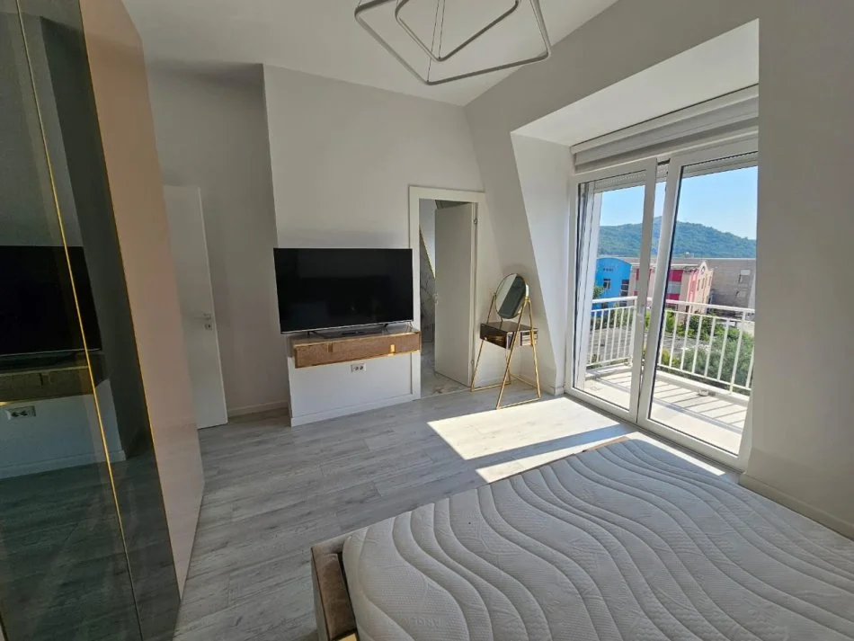 Tirane, jepet me qera apartament 2+1 Kati 3, 99 m² 1.600 € 