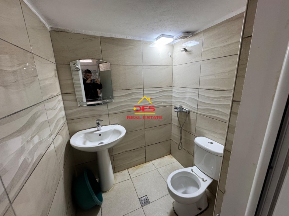 Vlore, jepet me qera apartament 1+1 Kati 0, 65 m² 250 € (Rruga Çamëria)