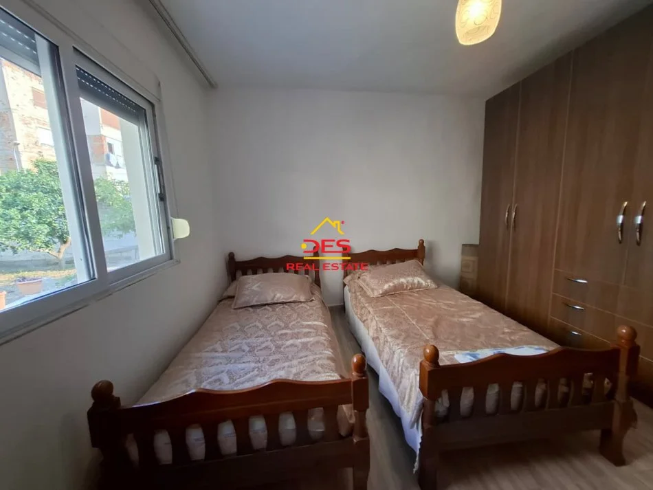 Vlore, shitet shtepi 1+1+Ballkon Kati 0, 70 m² 100.000 € (Rruga Mis Durhan)