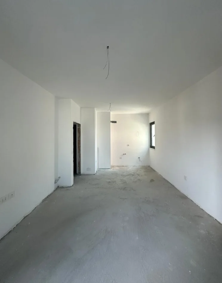 Tirane, shitet apartament 1+1+Ballkon Kati 3, 71 m² 180.000 € 