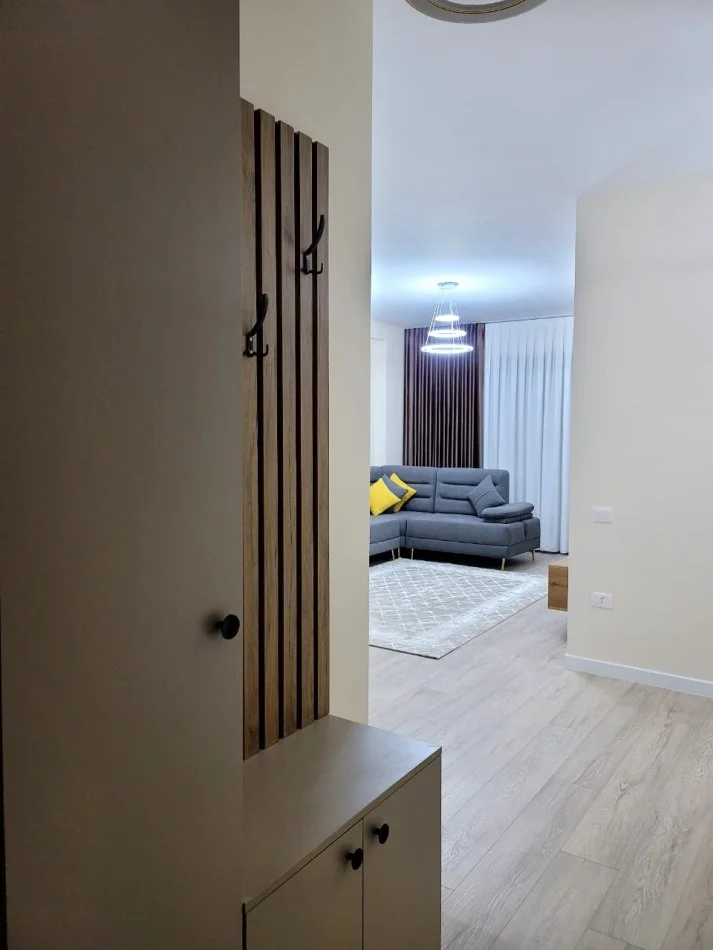 Tirane, jepet me qera apartament 2+1 Kati 2, 112 m² 1.300 € (Liqeni thate)