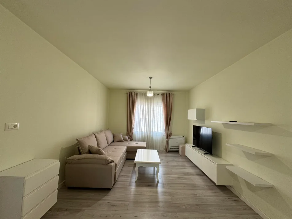 Tirane, jepet me qera apartament 2+1+Ballkon Kati 7, 136 m² 750 € (Laprake)
