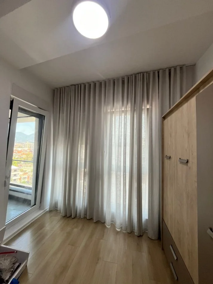 Tirane, jepet me qera apartament 2+1+Ballkon Kati 9, 88 m² 600 € 