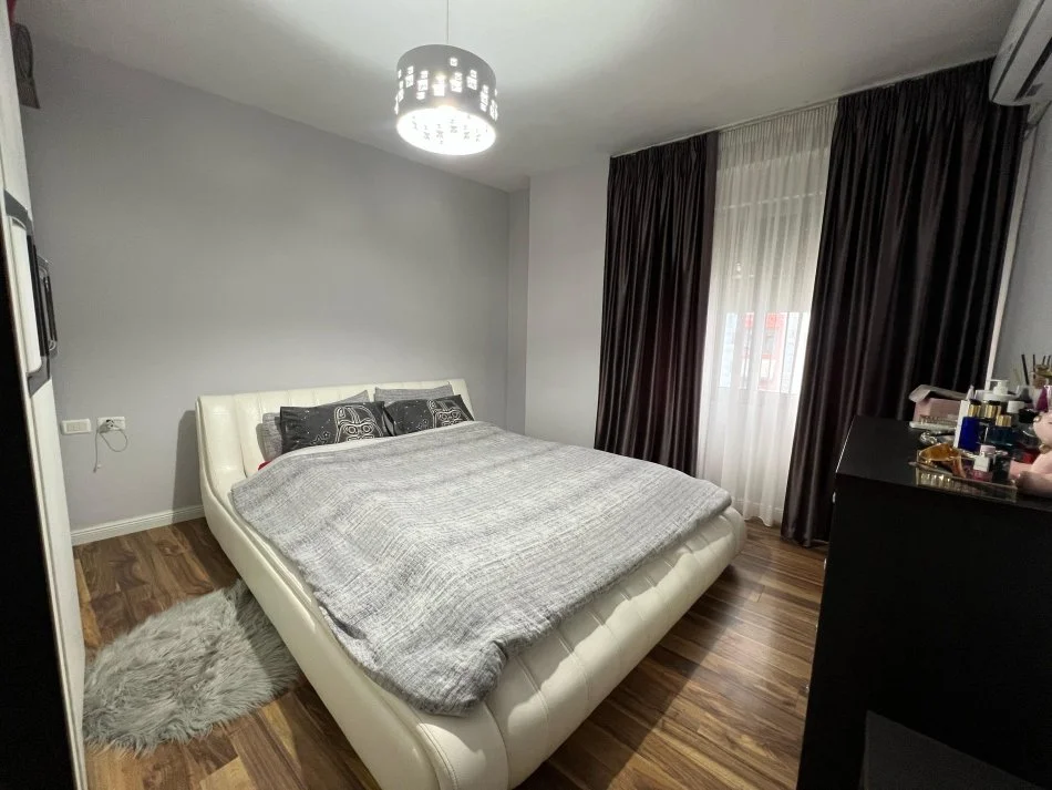 Tirane, shes apartament 2+1+Aneks+Ballkon Kati 6, 97 m² 130.000 € (Yzberisht)