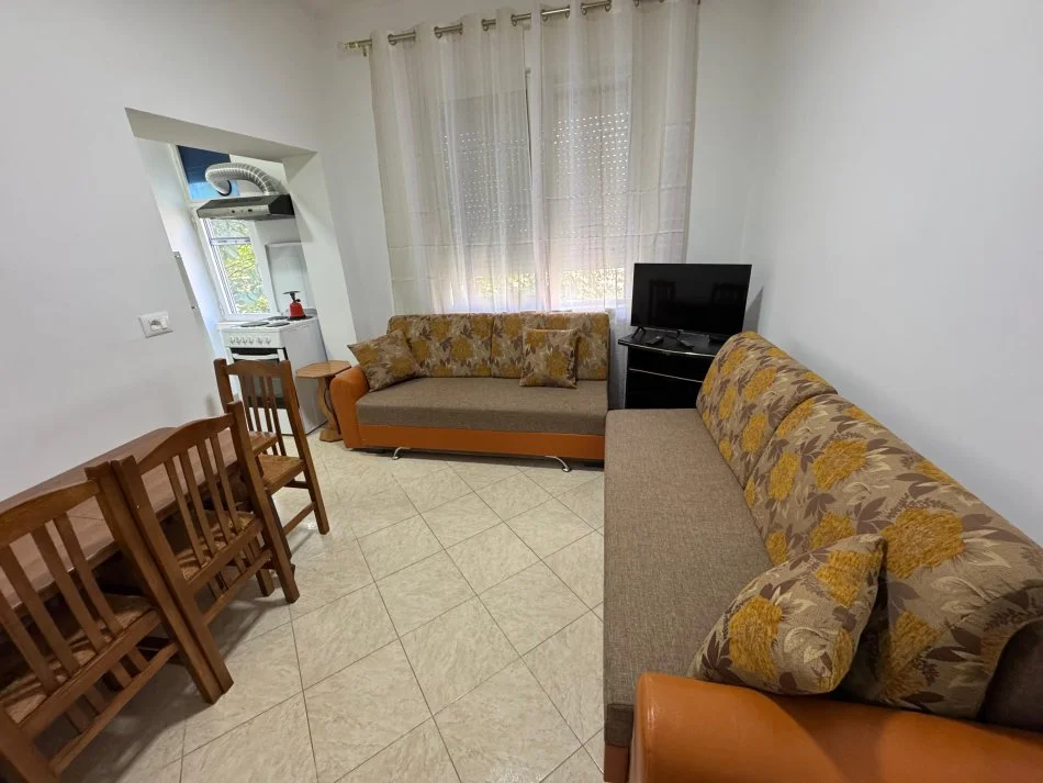 Tirane, jepet me qera apartament 2+1+Ballkon Kati 5, 550 € 