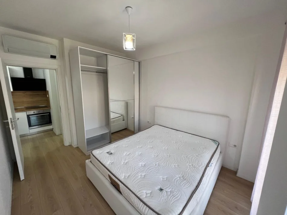 Tirane, jepet me qera apartament 1+1+Ballkon Kati 3, 57 m² 600 € (21 dhjetori)