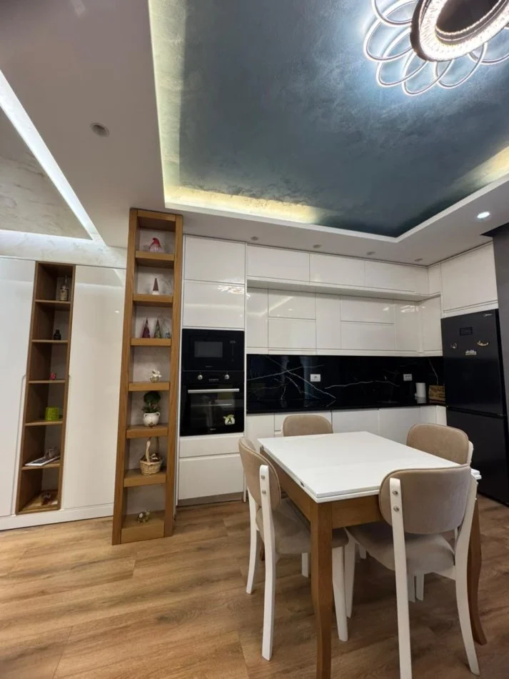 Shqiperi, jepet me qera apartament 2+1+Ballkon Kati 6, 105 m² 1.000 € (Kompleksi Turdiu)