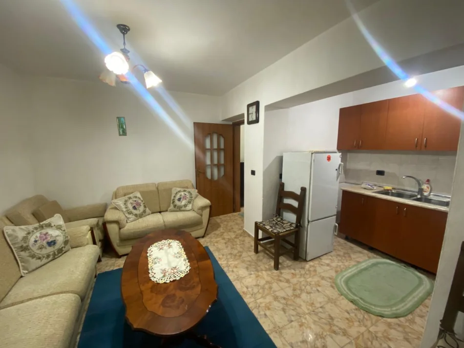 Tirane, shitet apartament 1+1 Kati 1, 58 m² 105.000 € (rruga ali demi , ish tregu elektrik)