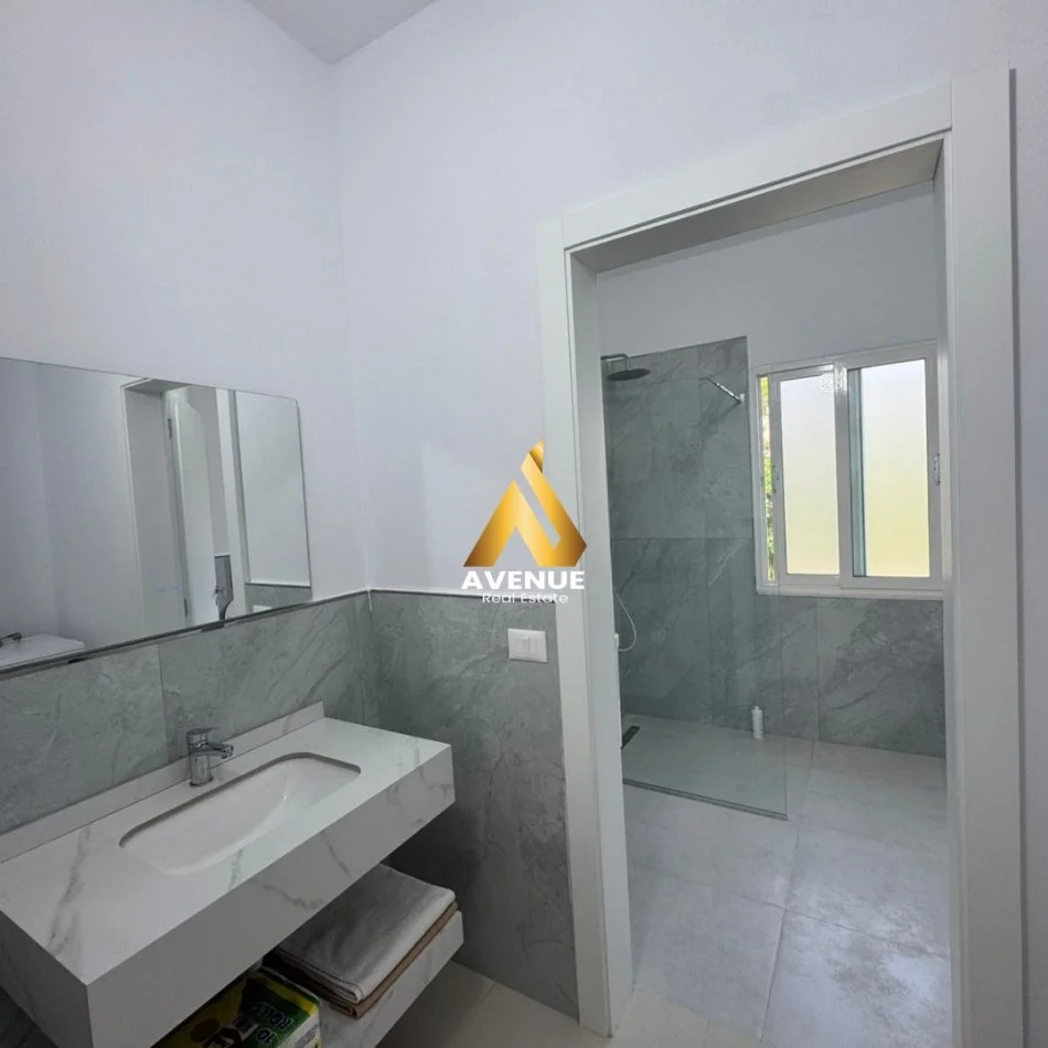 Tirane, jepet me qera apartament 2+1+Ballkon Kati 2, 100 m² 550 € (Sauk)