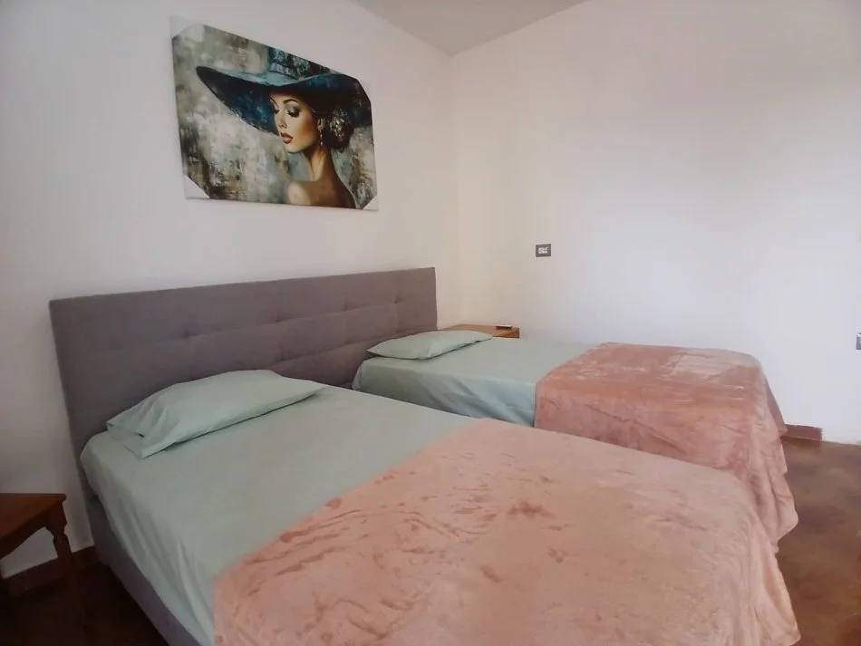 Tirane, jepet me qera apartament 2+1+Ballkon Kati 6, 90 m² 600 € (Rr.e durresit Perballe ambasades polake)