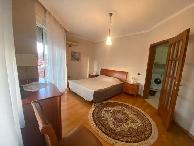 Tirane, jepet me qera apartament 2+1+A+BLK Kati 5, 105 m² 800 Euro (Sami Frasheri)