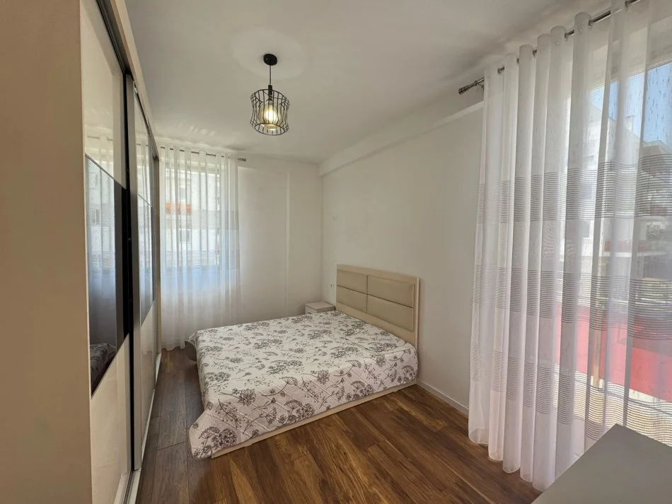 Tirane, jepet me qera apartament 2+1 Kati 1, 104 m² 500 € (ASTIR)