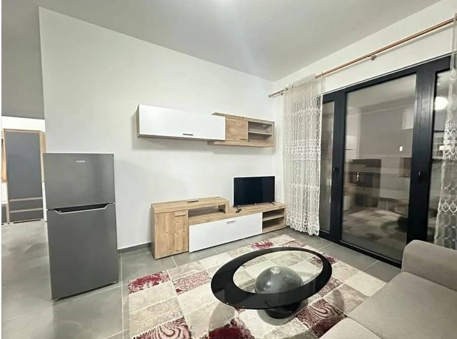 Tirane, jepet me qera apartament 1+1 Kati 7, 76 m² 600 € (Rr e Kavajes)