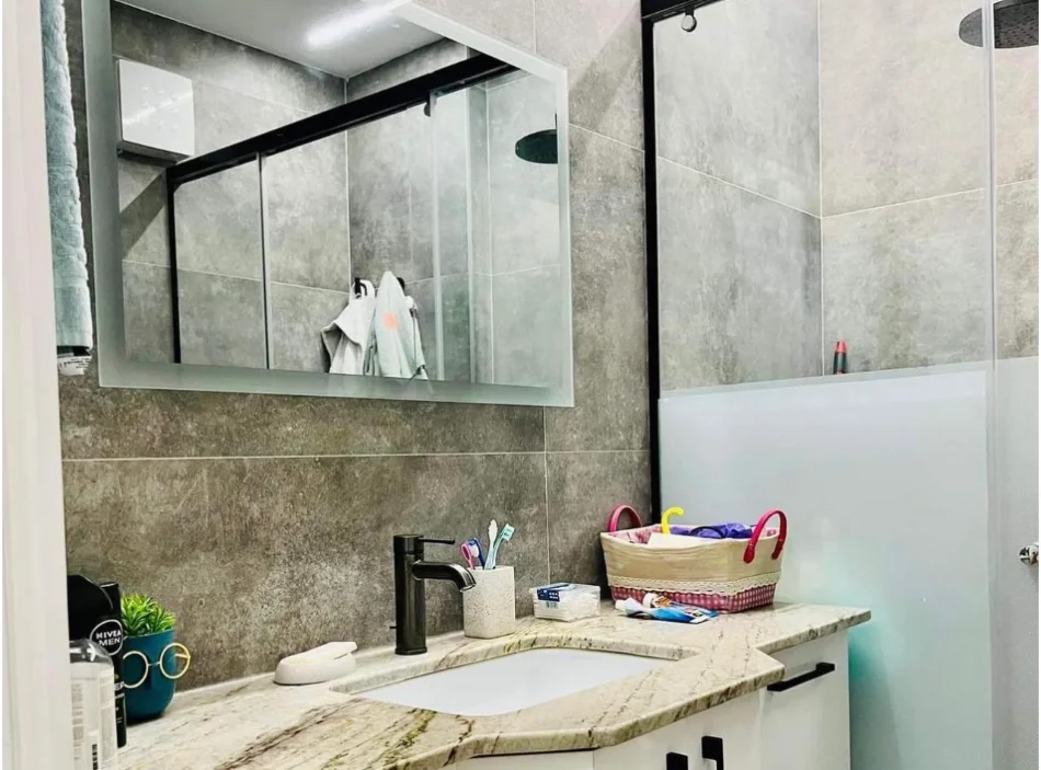 Tirane, shitet apartament 2+1 , 100 m² 198.000 € (Qendra Kristal)