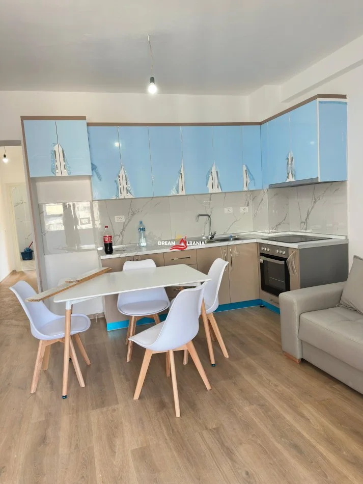 Tirane, jepet me qera apartament 2+1+Ballkon Kati 6, 85 m² 650 € (Fusha e Aviacionit)