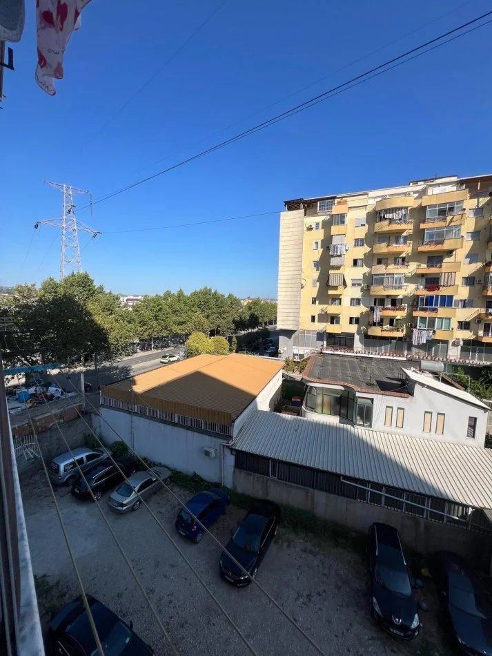 Tirane, jepet me qera apartament 2+1+Ballkon Kati 3, 94 m² 450 € (Perballe Casa Italia 2+1 Per Qera I mobiluar)