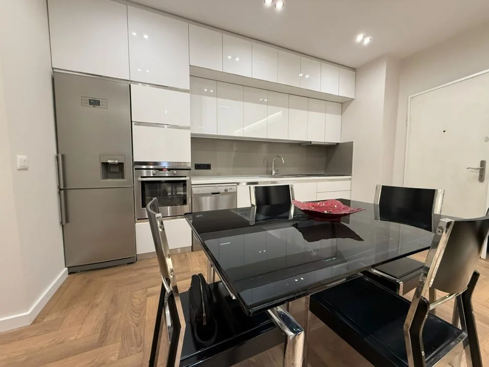Tirane, jepet me qera apartament 2+1 Kati 5, 100 m² 1.100 € (Pazari i Ri)