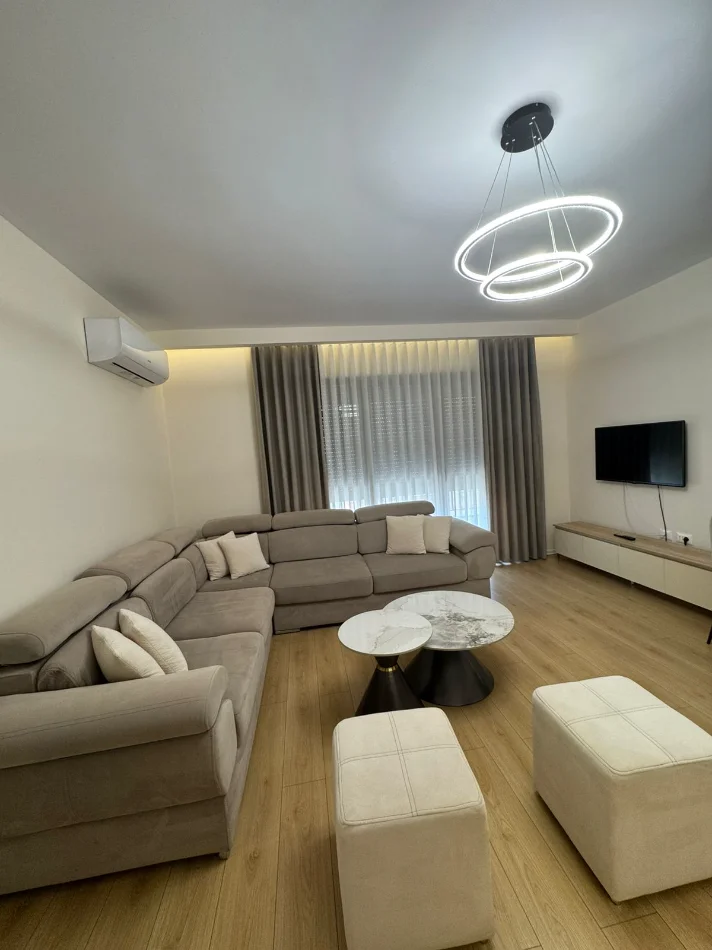 Tirane, jepet me qera apartament 1+1 Kati 4, 68 m² 700 € (Bulevardi i Ri)