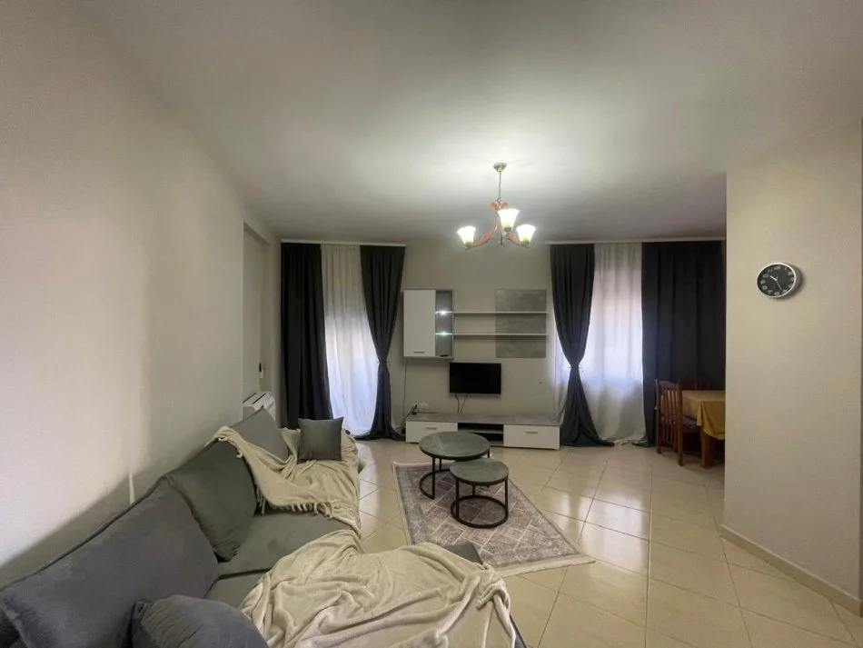 Tirane, jepet me qera apartament 1+1+Ballkon Kati 3, 76 m² 500 € (Medar Shtylla)