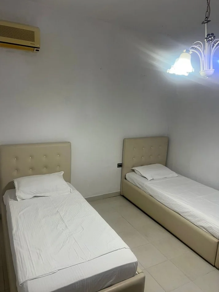 Tirane, jepet me qera apartament 3+1 , 800 € (Siri kodra)