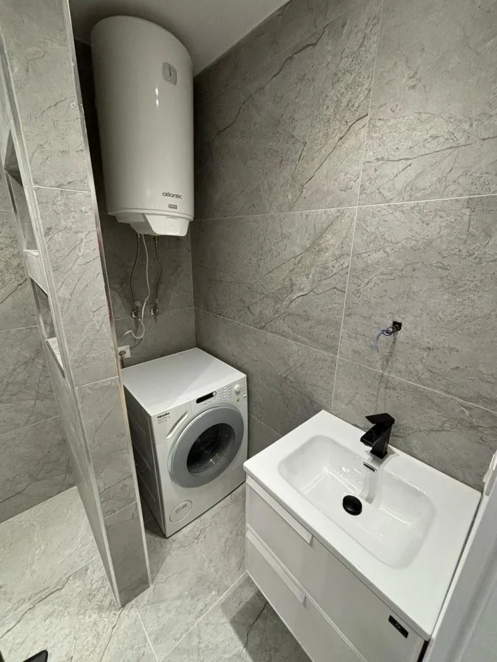 Tirane, jap me qera apartament 1+1 Kati 6, 500 € (Astir)